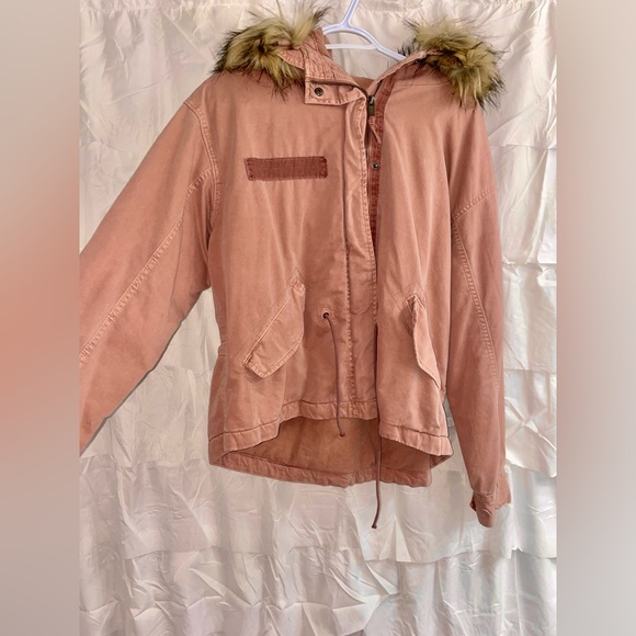 American Eagle dusty rose cropped utility jacket with faux fur hood. - Picture 2 of 6